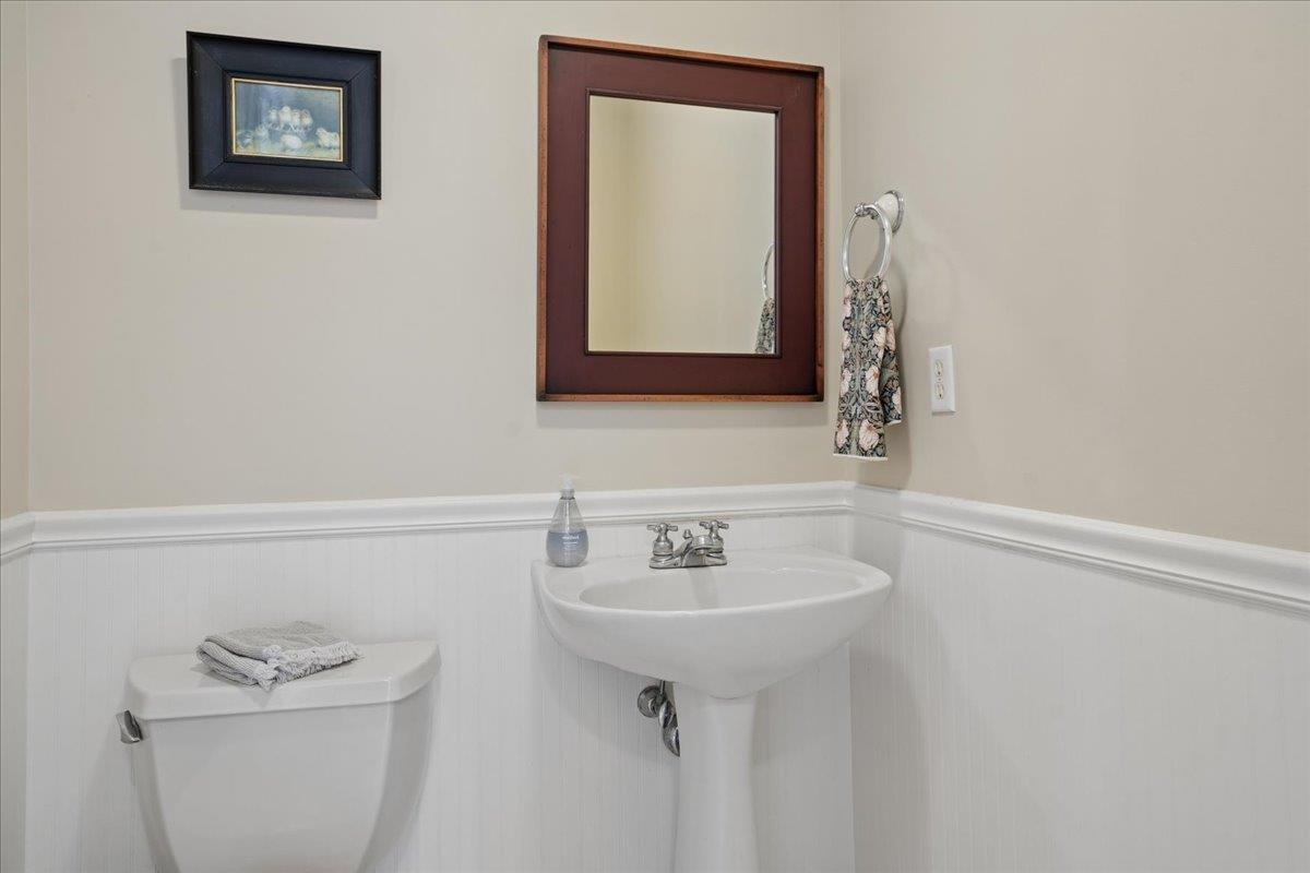 343 North Amherst Road Bedford, NH 03110 - Photo 26 of 57 Gallery Image 26