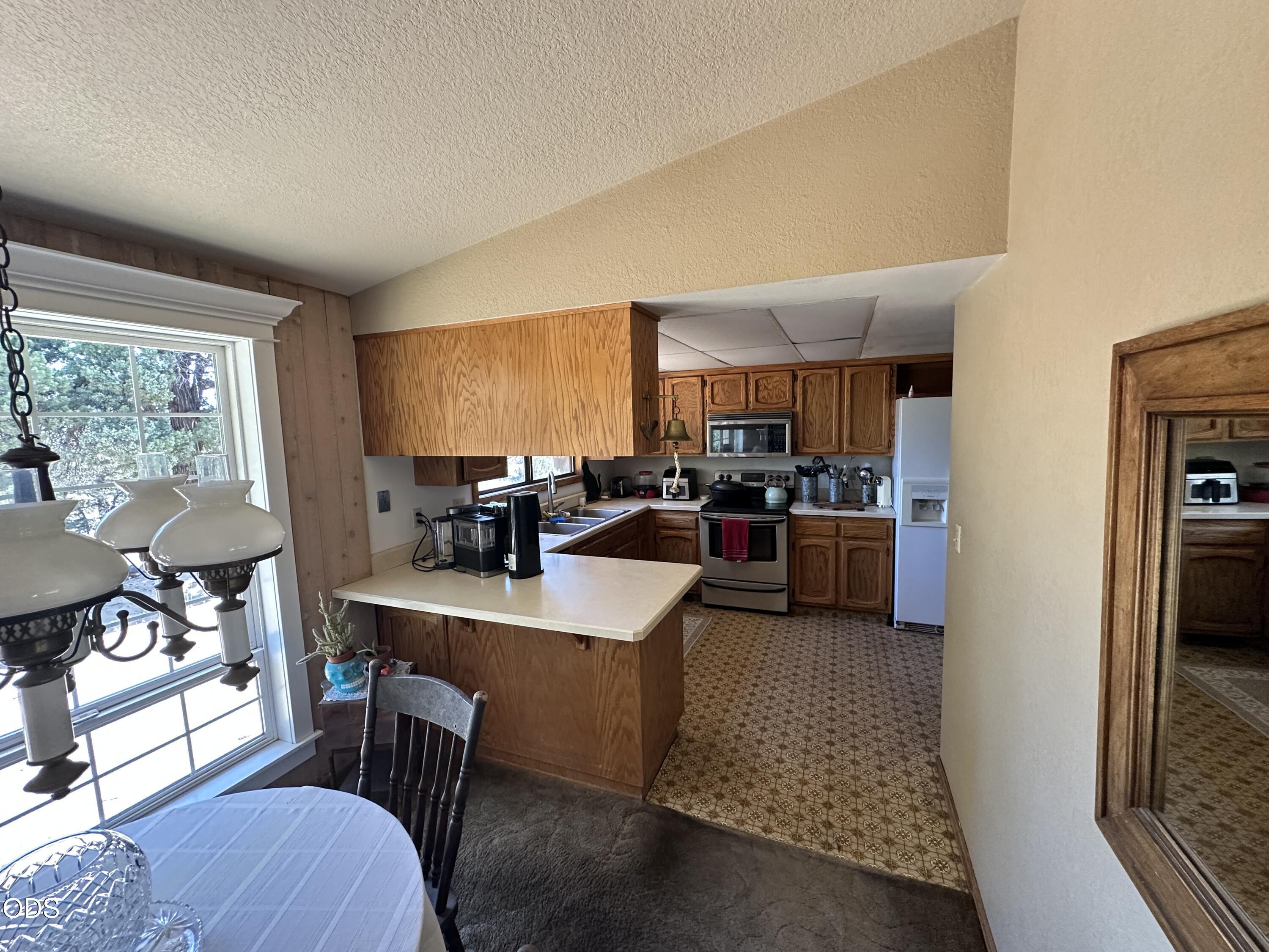 23348 Chisholm Trail Bend, OR 97702 - Photo 10 of 21