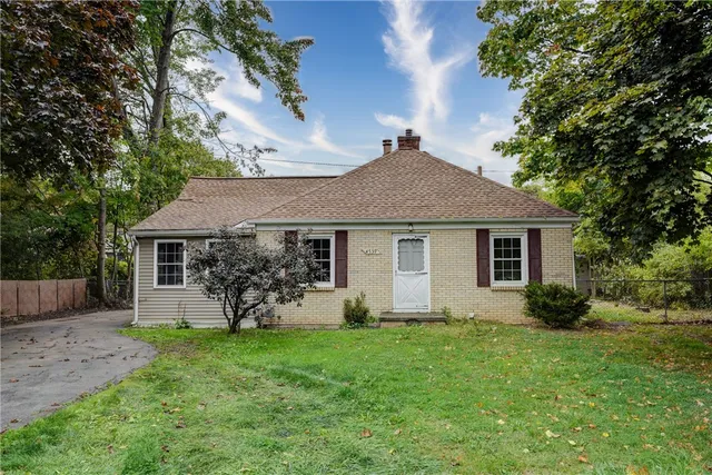 $1,600 | 4539 Dewey Avenue, Greece, NY 14612