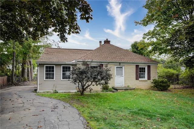 $1,600 | 4539 Dewey Avenue, Greece, NY 14612