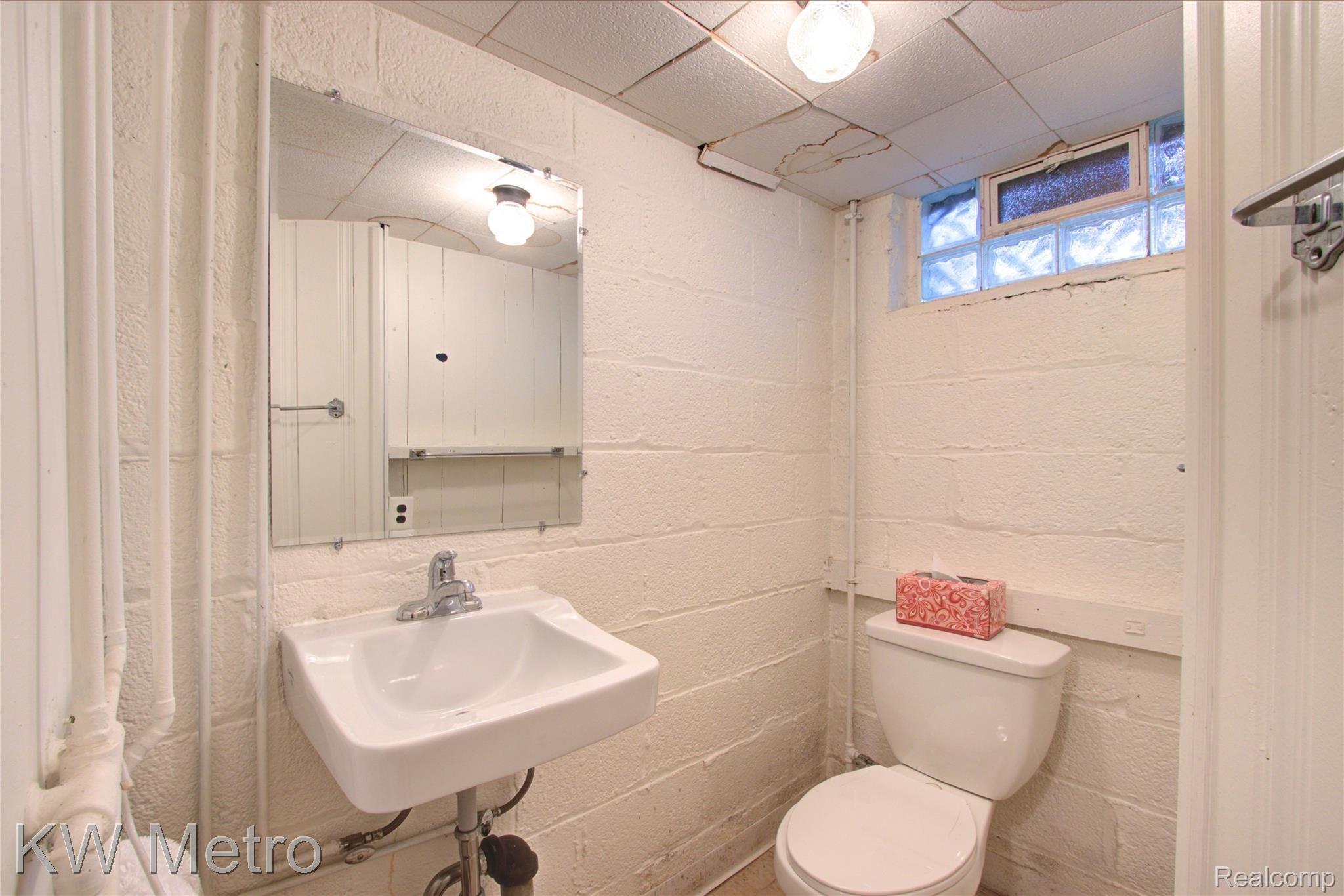 19545 Roslyn Road Detroit, MI 48221 - Photo 34 of 40 19545 Roslyn Rd. 35