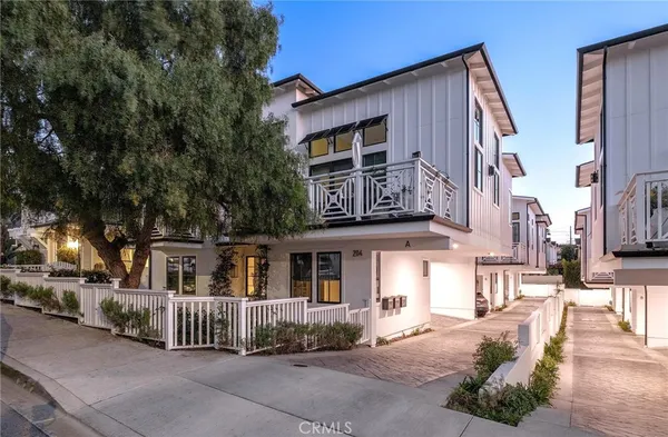 $1,945,000 | 2114 Carnegie Lane, Unit C, Redondo Beach, CA 90278