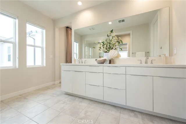 $1,950,000 | 220 Holliston, Lake Forest, CA 92630