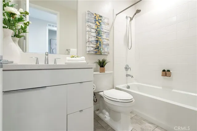 $1,950,000 | 220 Holliston, Lake Forest, CA 92630