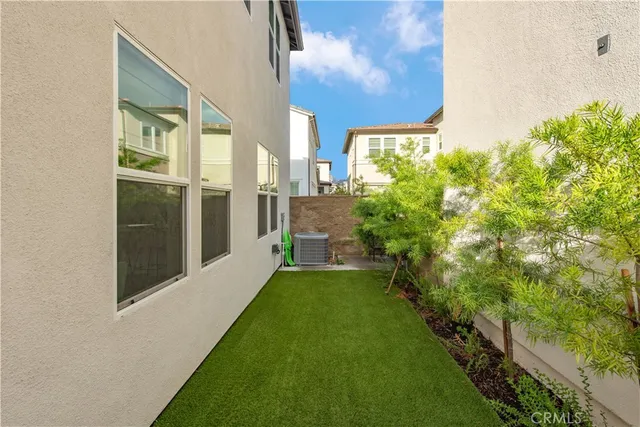 $1,950,000 | 220 Holliston, Lake Forest, CA 92630