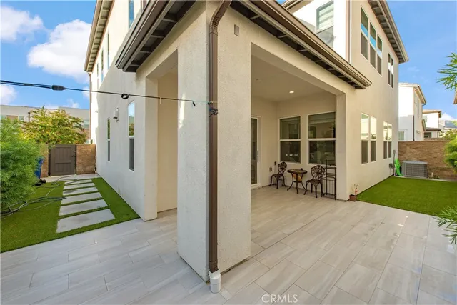 $1,950,000 | 220 Holliston, Lake Forest, CA 92630