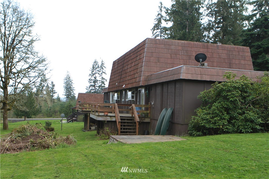 168 Chilvers Road, Unit G & H Chehalis, WA 98532 - Photo 3 of 13 a backyard of a house with lots of green space