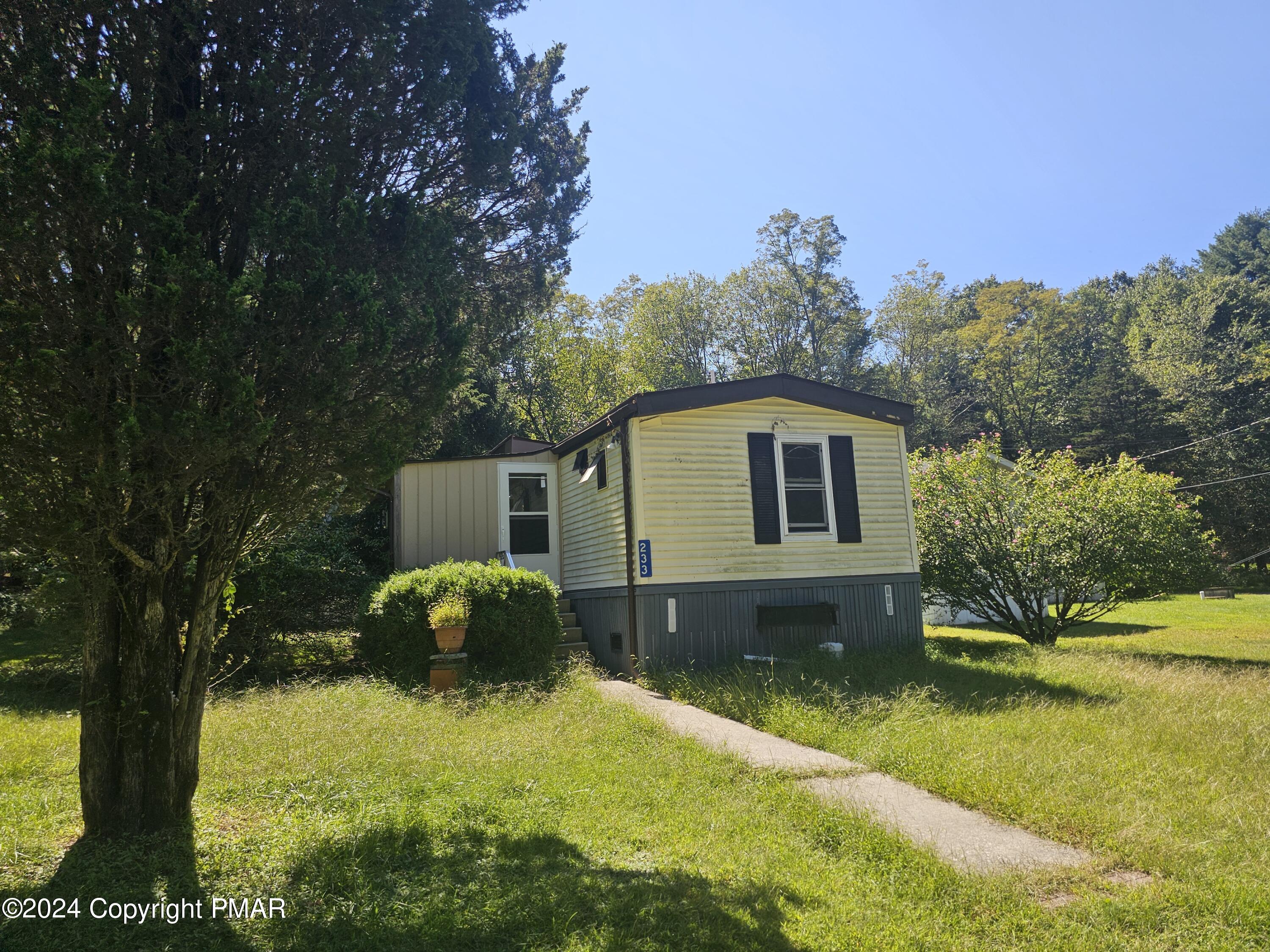 233 Aspen Road Stroudsburg, PA 18360 - Photo 2 of 19 20240905_134542