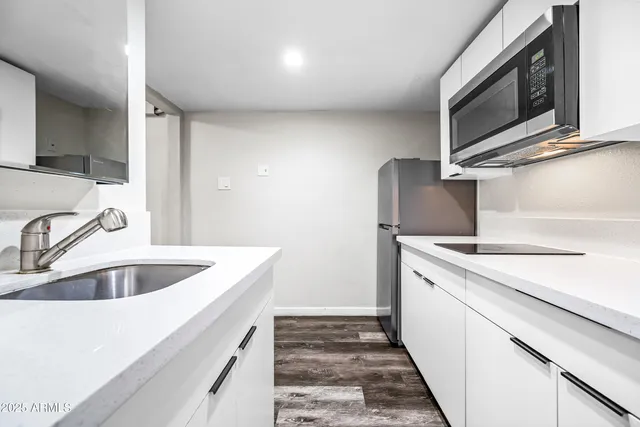 $799 | 3025 North 32nd Street, Unit 10, Phoenix, AZ 85018