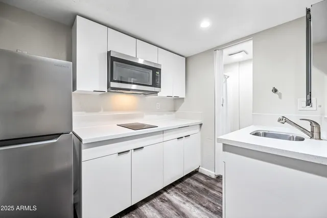 $799 | 3025 North 32nd Street, Unit 10, Phoenix, AZ 85018