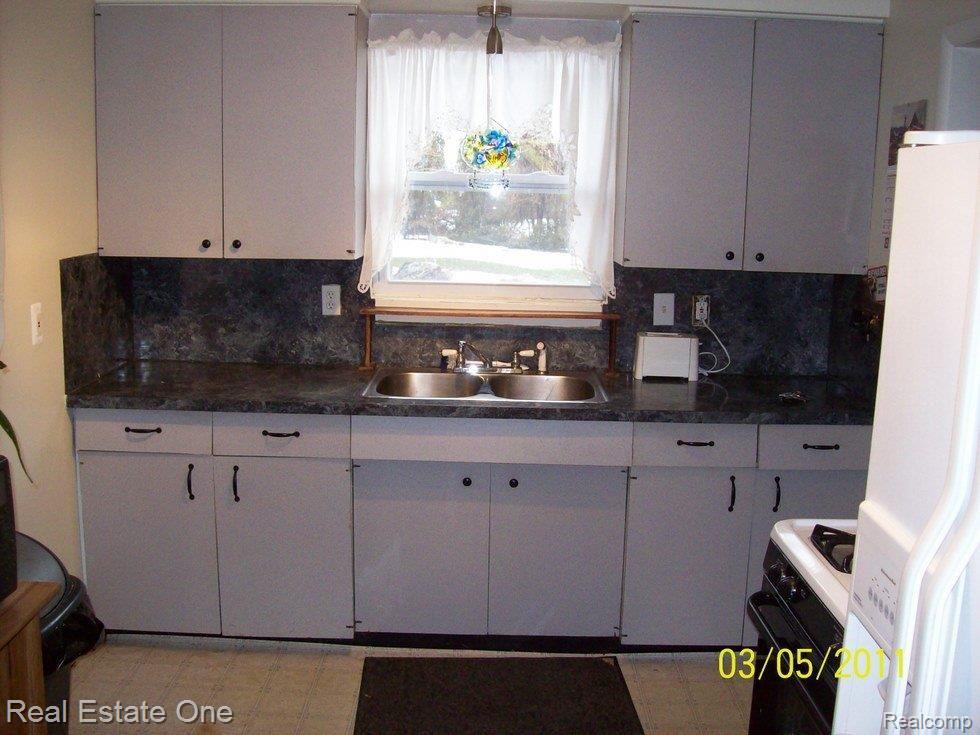 2875 East Long Lake Road Troy, MI 48085 - Photo 4 of 11 105_1794