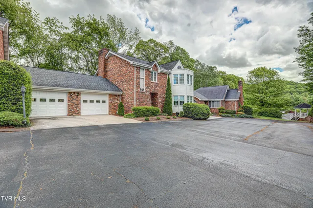 $349,900 | 205 Donegal Way, Unit 205, Bristol, TN 37620