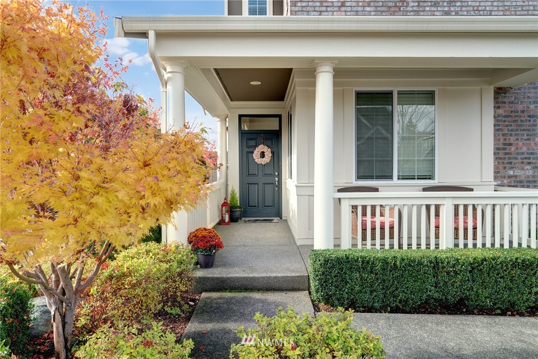 801 Mount Baker Place Northeast Renton, WA 98059 - Photo 3 of 21 Gallery Image 3