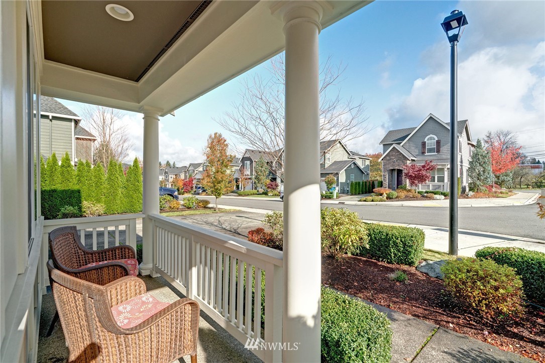 801 Mount Baker Place Northeast Renton, WA 98059 - Photo 4 of 21 Gallery Image 4
