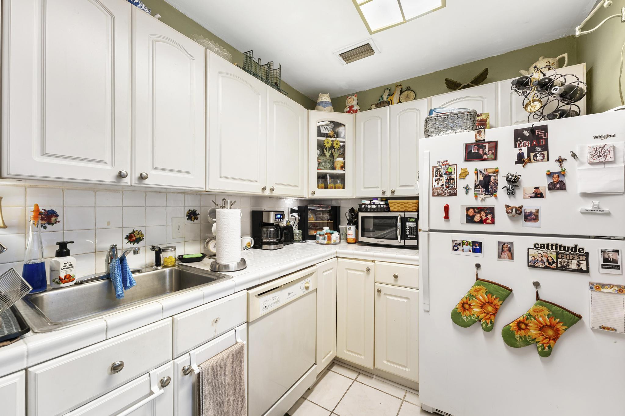 3032 Stanford Road West Palm Beach, FL 33405 - Photo 15 of 33 Kitchen