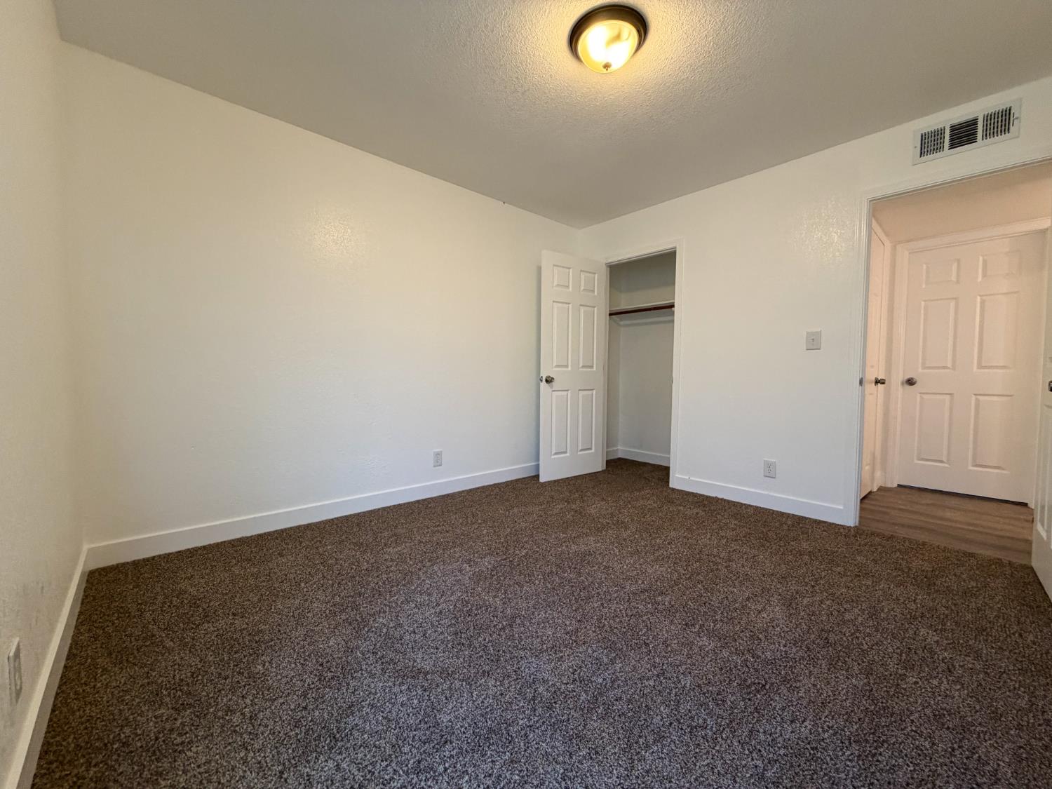 266 L Street Mendota, CA 93640 - Photo 14 of 21 an empty room with a natural light