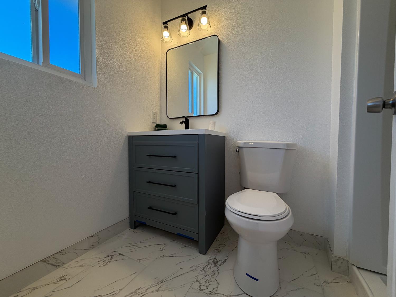266 L Street Mendota, CA 93640 - Photo 17 of 21 a bathroom with a toilet sink and mirror