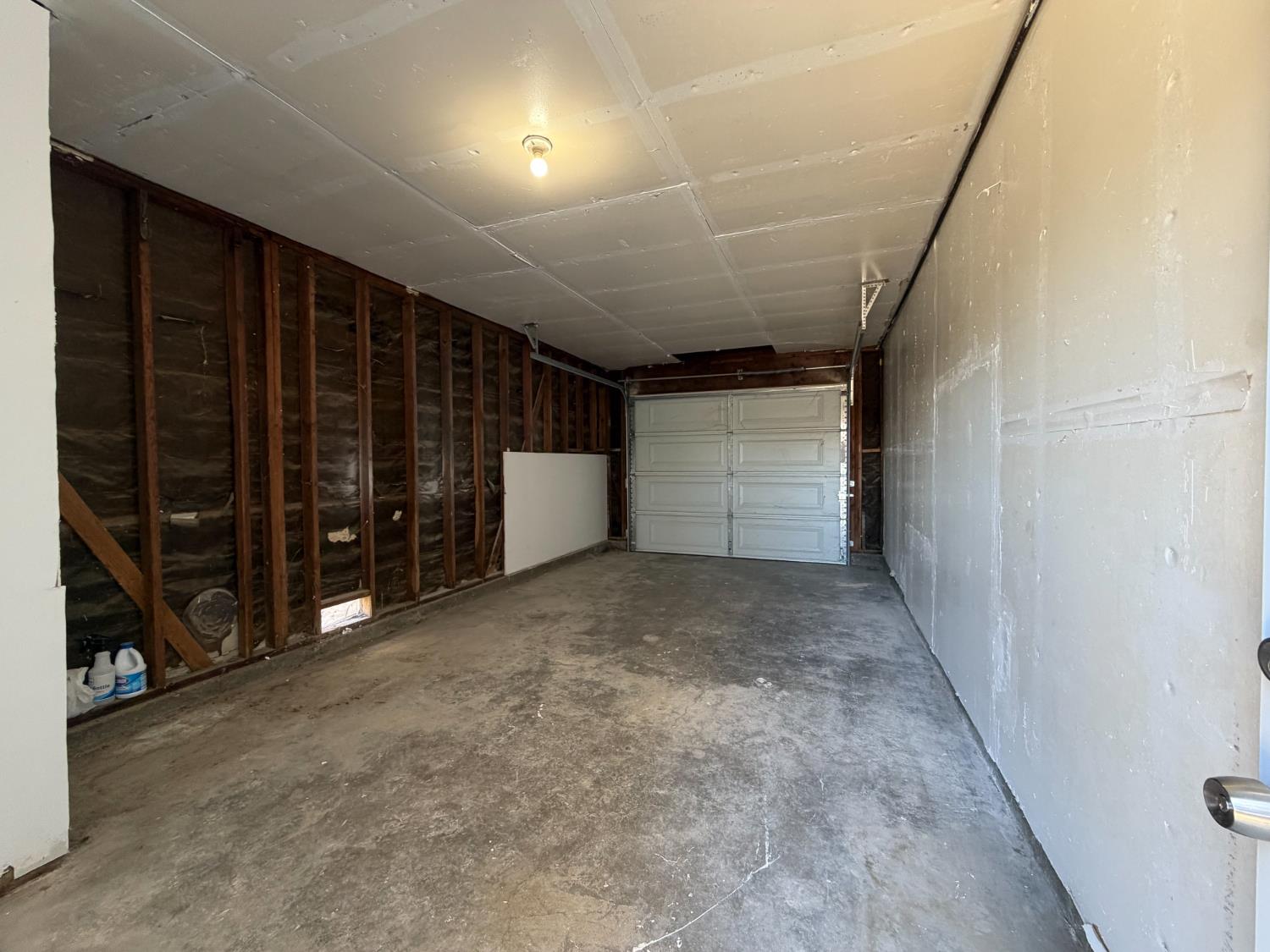 266 L Street Mendota, CA 93640 - Photo 19 of 21 a view of an empty room
