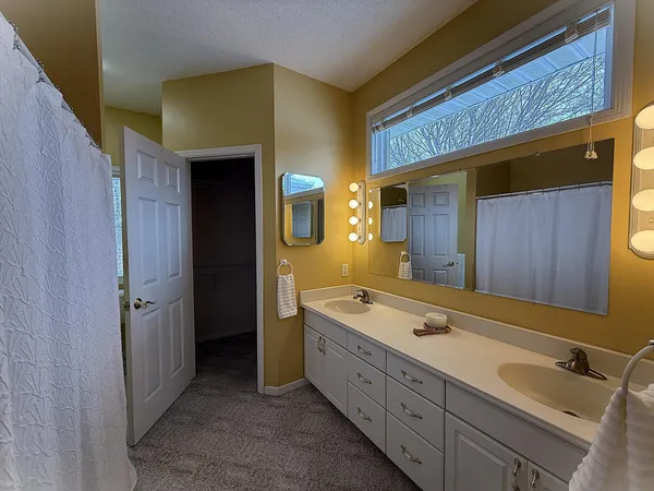 $469,000 | 304 Lynsee Lane, Montevideo, MN 56265