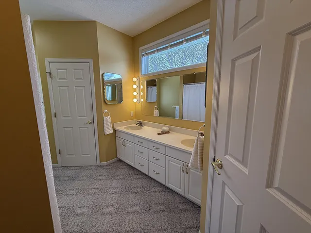 $475,000 | 304 Lynsee Lane, Montevideo, MN 56265