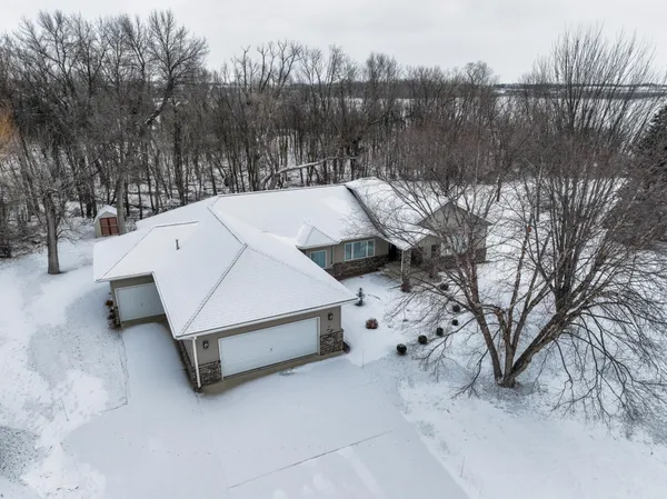 $469,000 | 304 Lynsee Lane, Montevideo, MN 56265