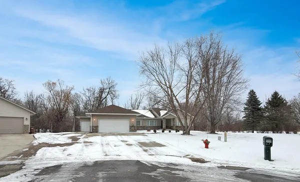 $469,000 | 304 Lynsee Lane, Montevideo, MN 56265