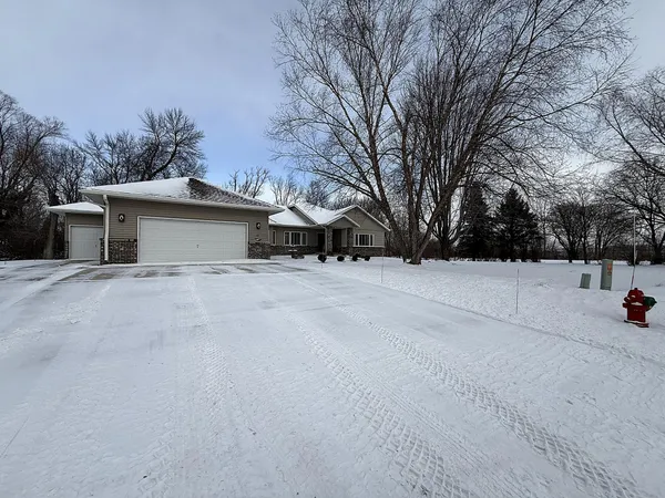 $469,000 | 304 Lynsee Lane, Montevideo, MN 56265