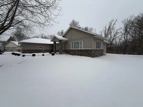 $469,000 | 304 Lynsee Lane, Montevideo, MN 56265