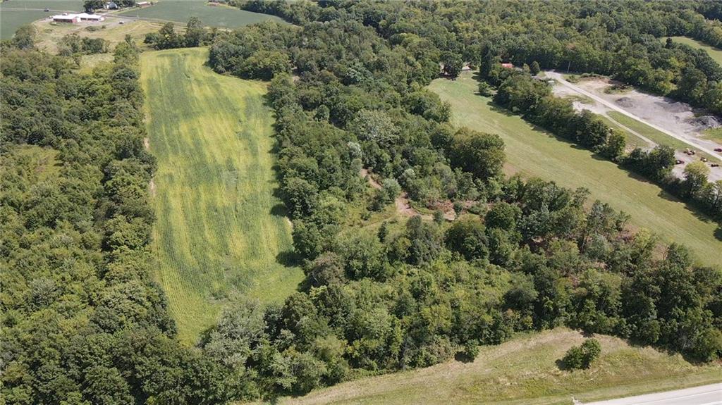 977 Glen Road New Castle, PA 16105 - Photo 17 of 22 a view of a small yard