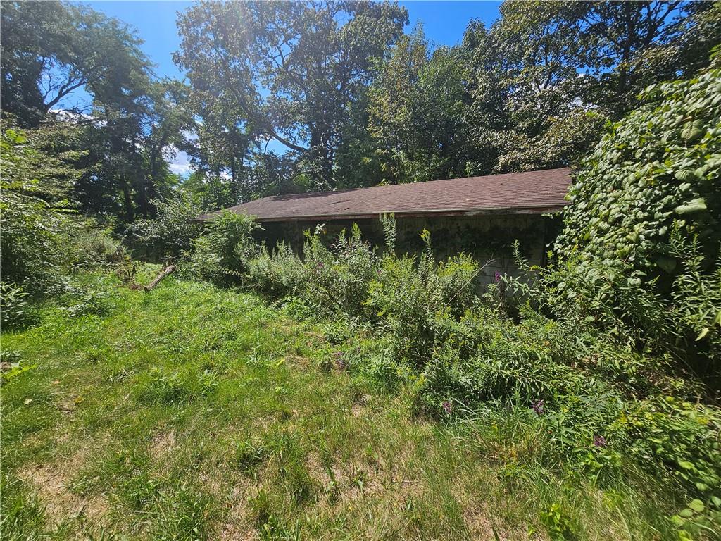 977 Glen Road New Castle, PA 16105 - Photo 9 of 22 a view of a backyard
