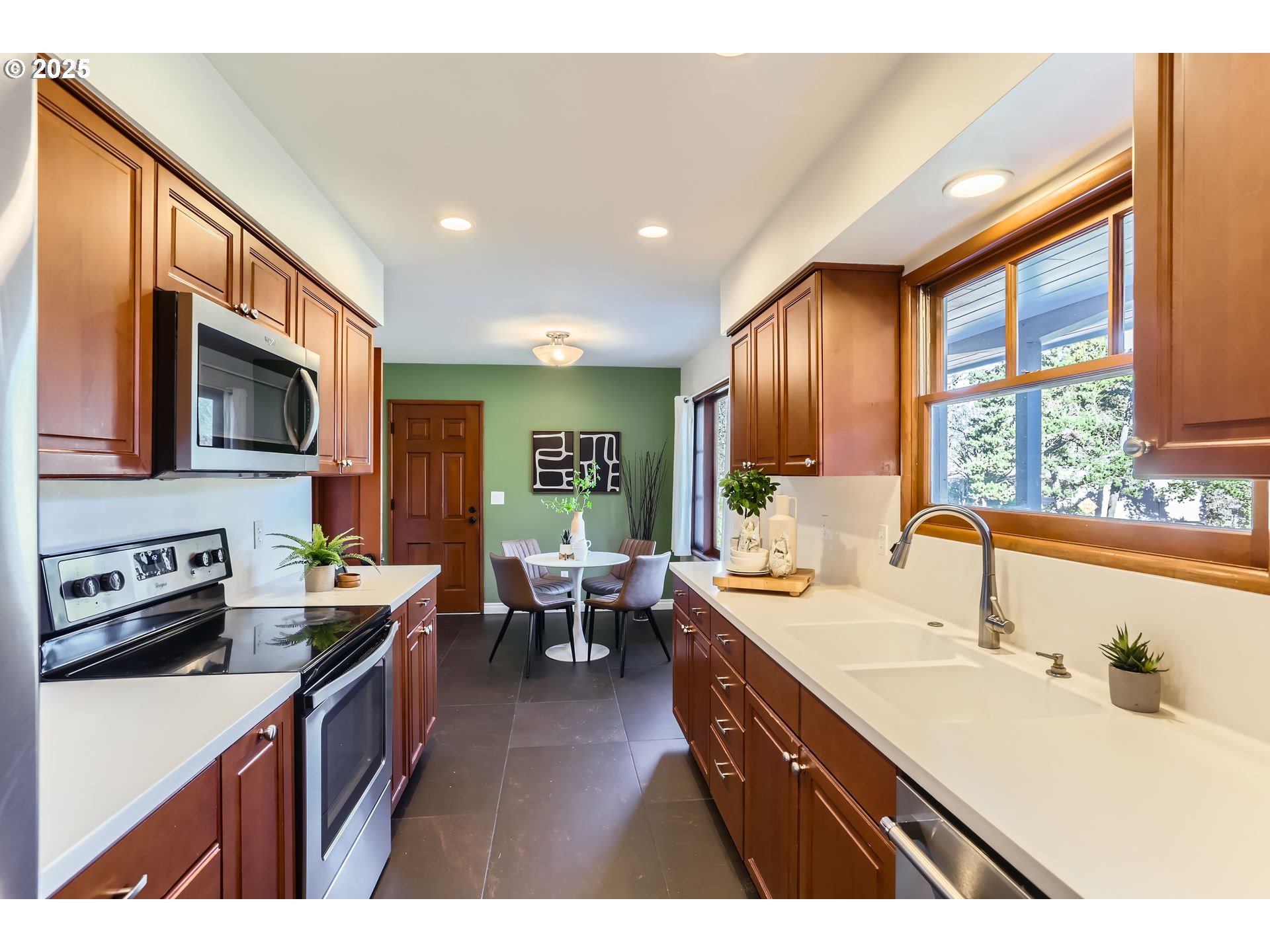 6635 Southwest 34th Avenue Portland, OR 97239 - Photo 11 of 33 Gallery Image 11