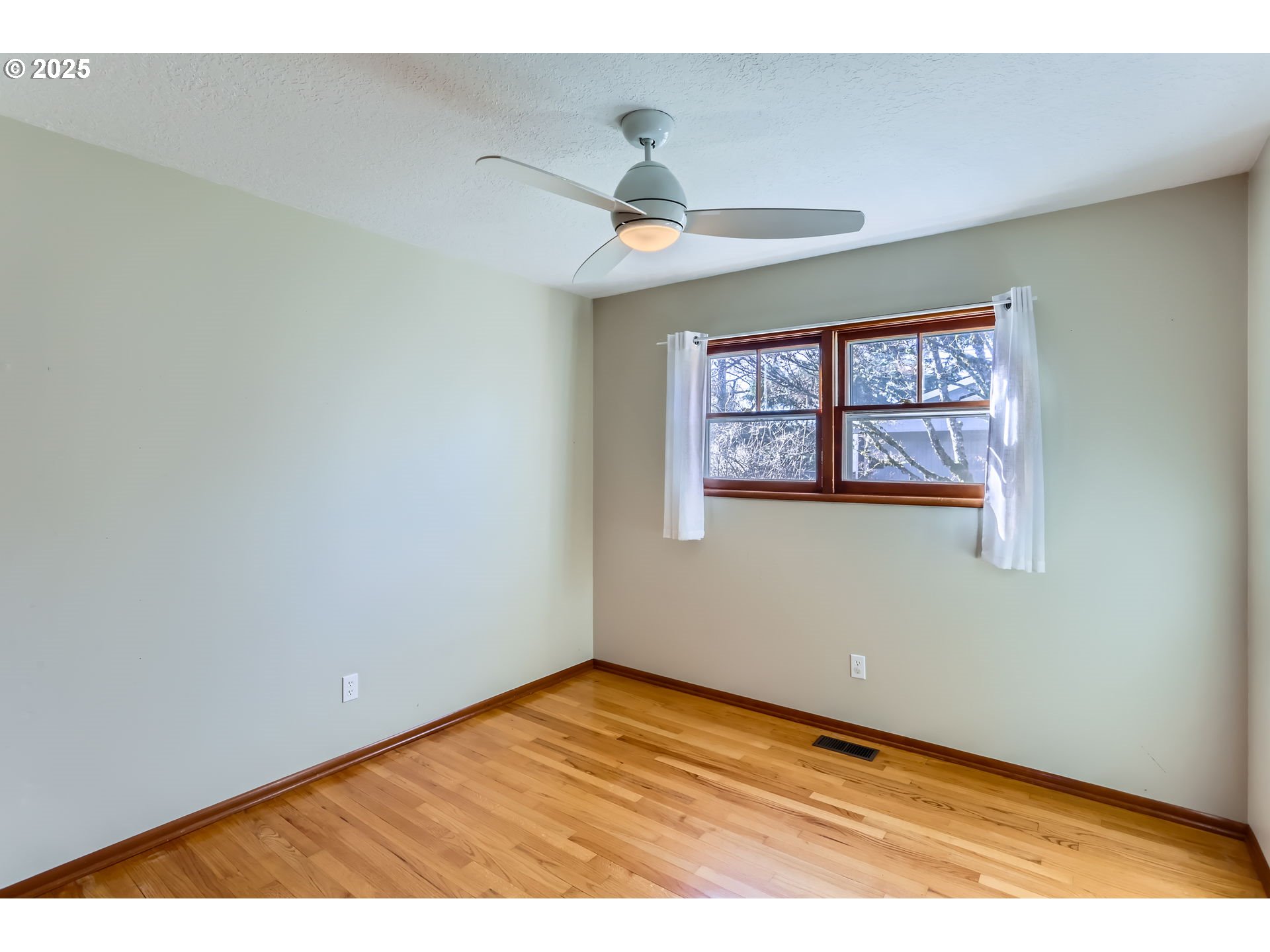 6635 Southwest 34th Avenue Portland, OR 97239 - Photo 19 of 33 Bedroom