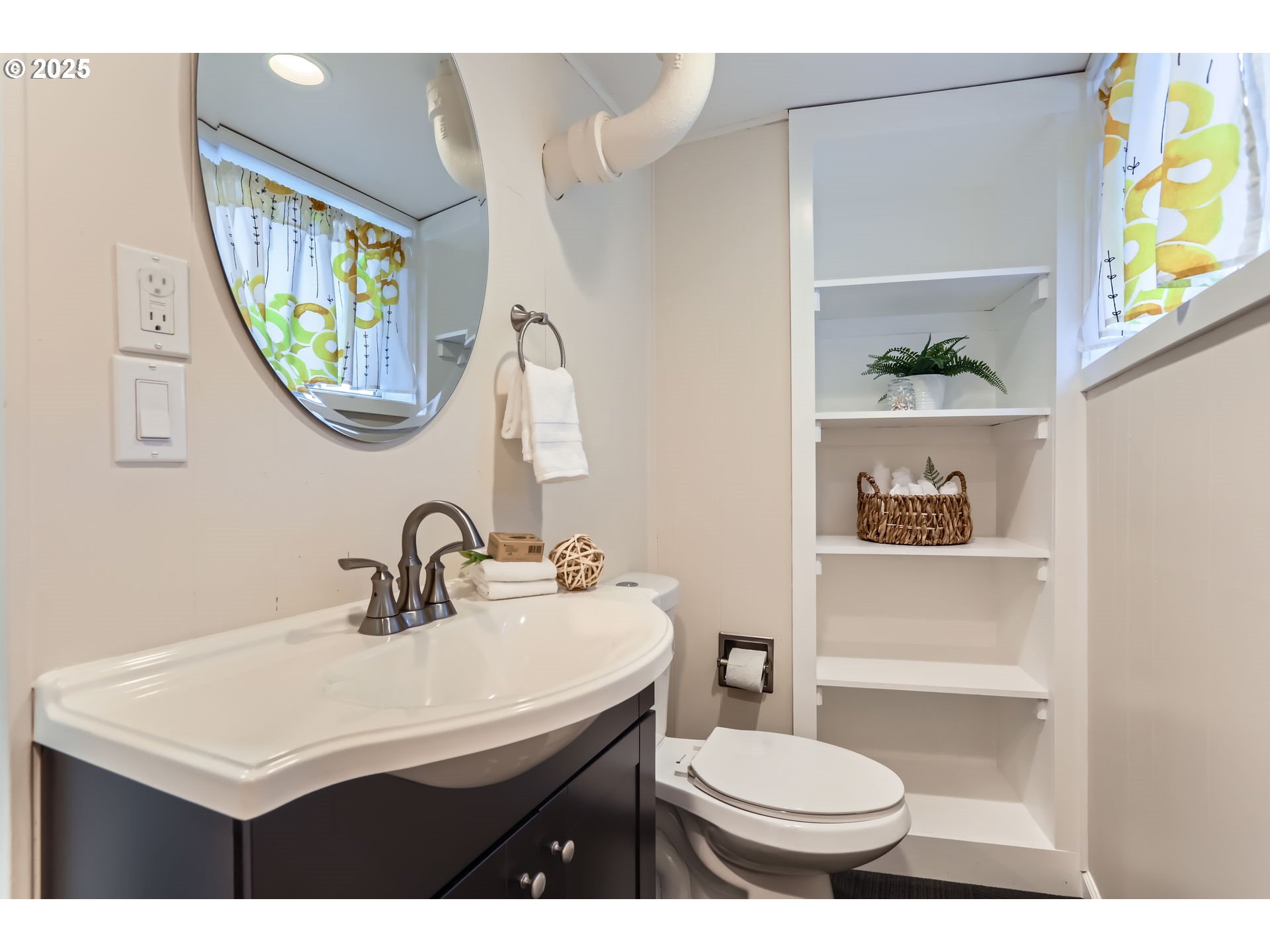6635 Southwest 34th Avenue Portland, OR 97239 - Photo 23 of 33 Bathroom