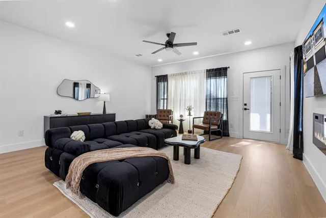 $5,500 | 1509-1511 South Barry Avenue, Dallas, TX 75223