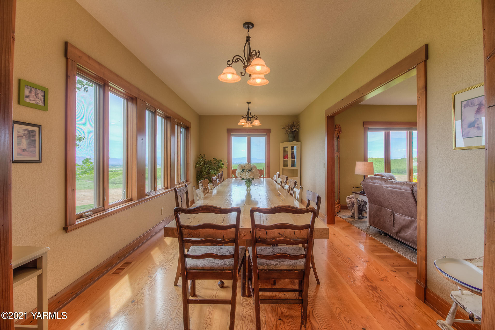 3050 Thacker Road Zillah, WA 98953 - Photo 13 of 64 a view of a dining room with furniture and window