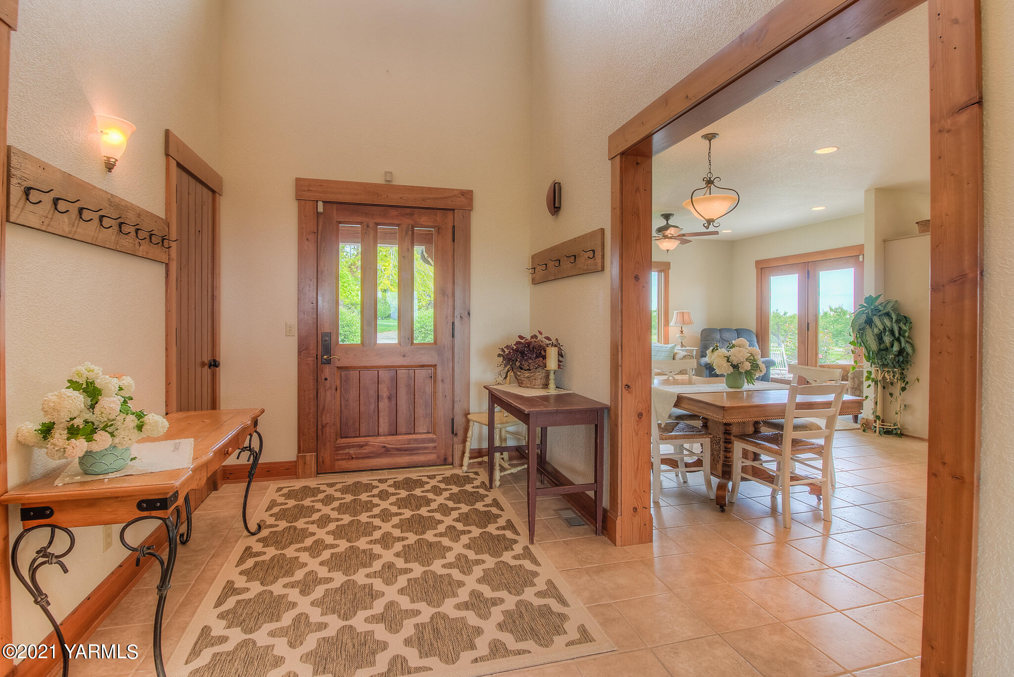 3050 Thacker Road Zillah, WA 98953 - Photo 3 of 64 a view of a dining room with furniture