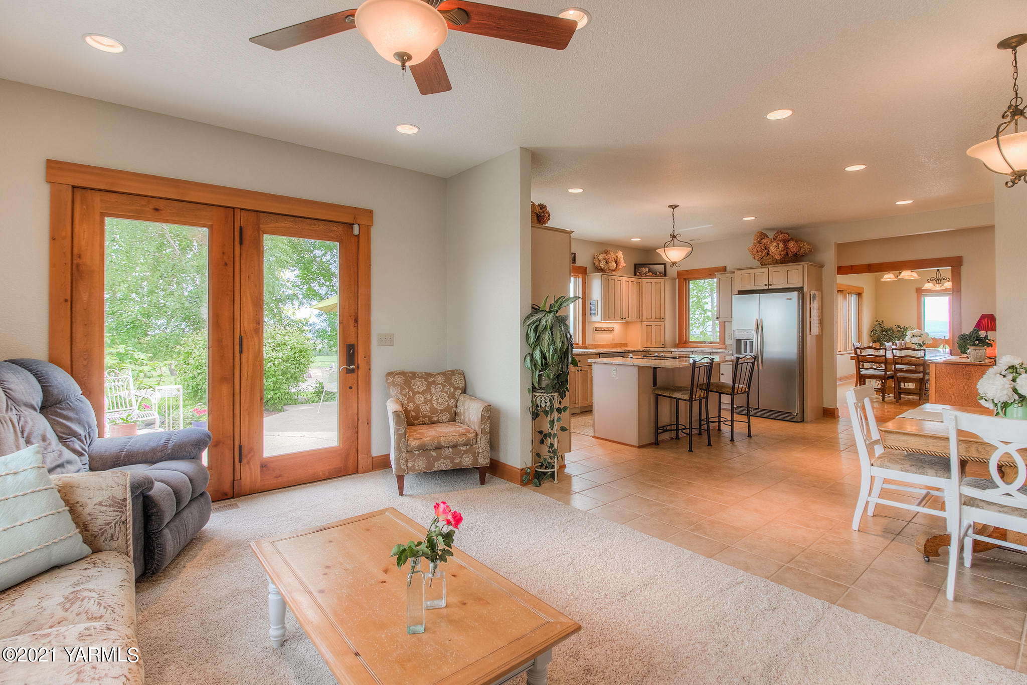 3050 Thacker Road Zillah, WA 98953 - Photo 25 of 64 a living room with furniture and a large window