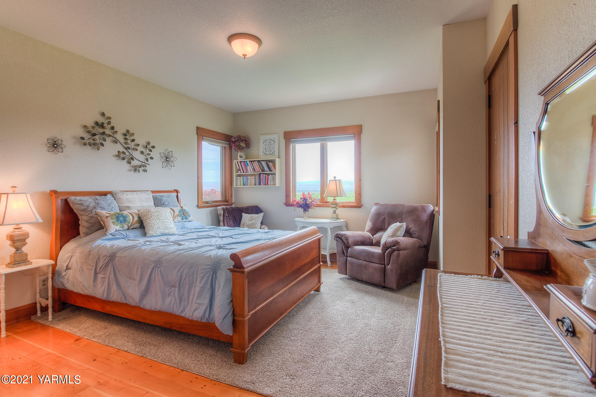 3050 Thacker Road Zillah, WA 98953 - Photo 33 of 64 a bedroom with a bed couch and a window