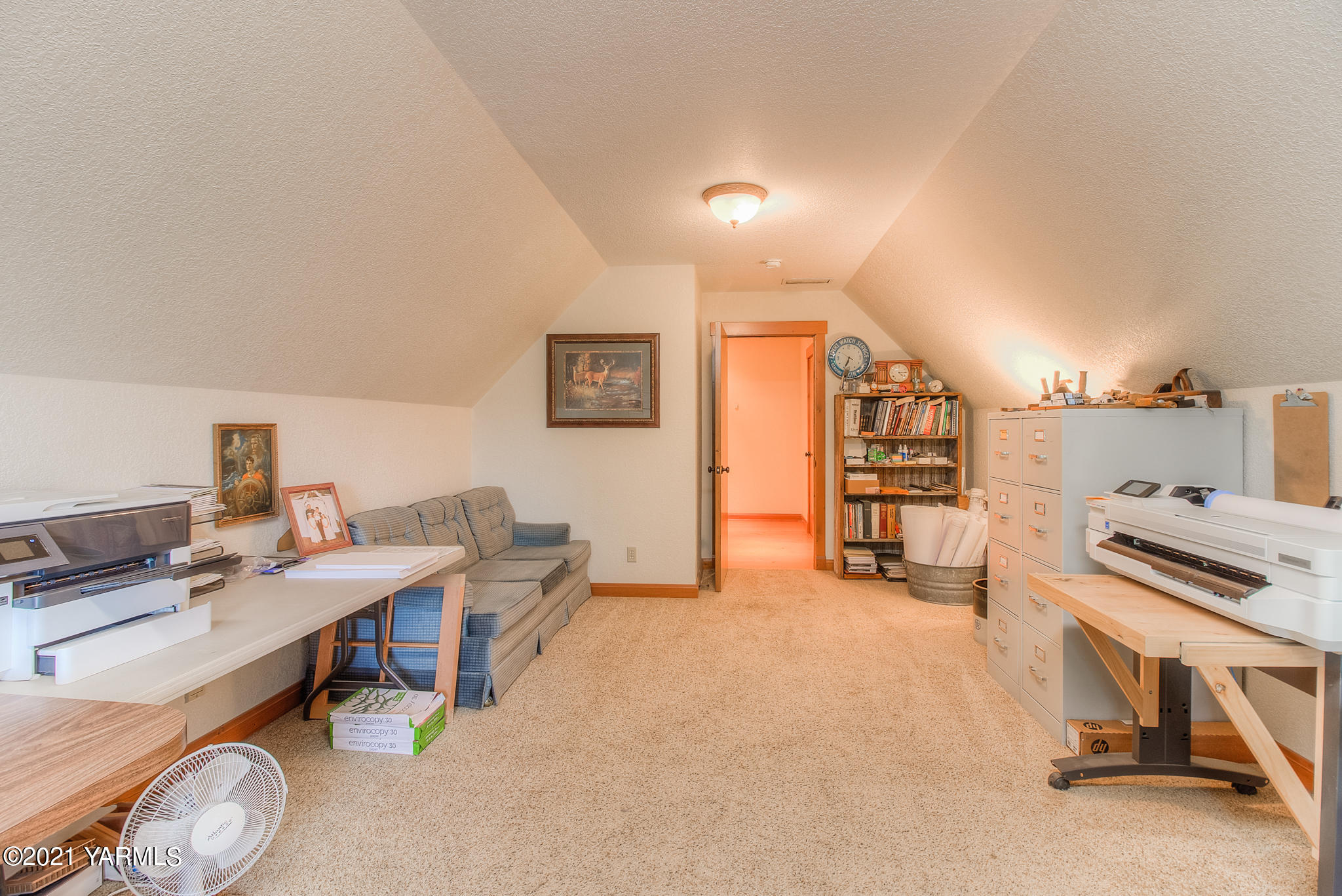 3050 Thacker Road Zillah, WA 98953 - Photo 44 of 64 a view of a workspace with furniture
