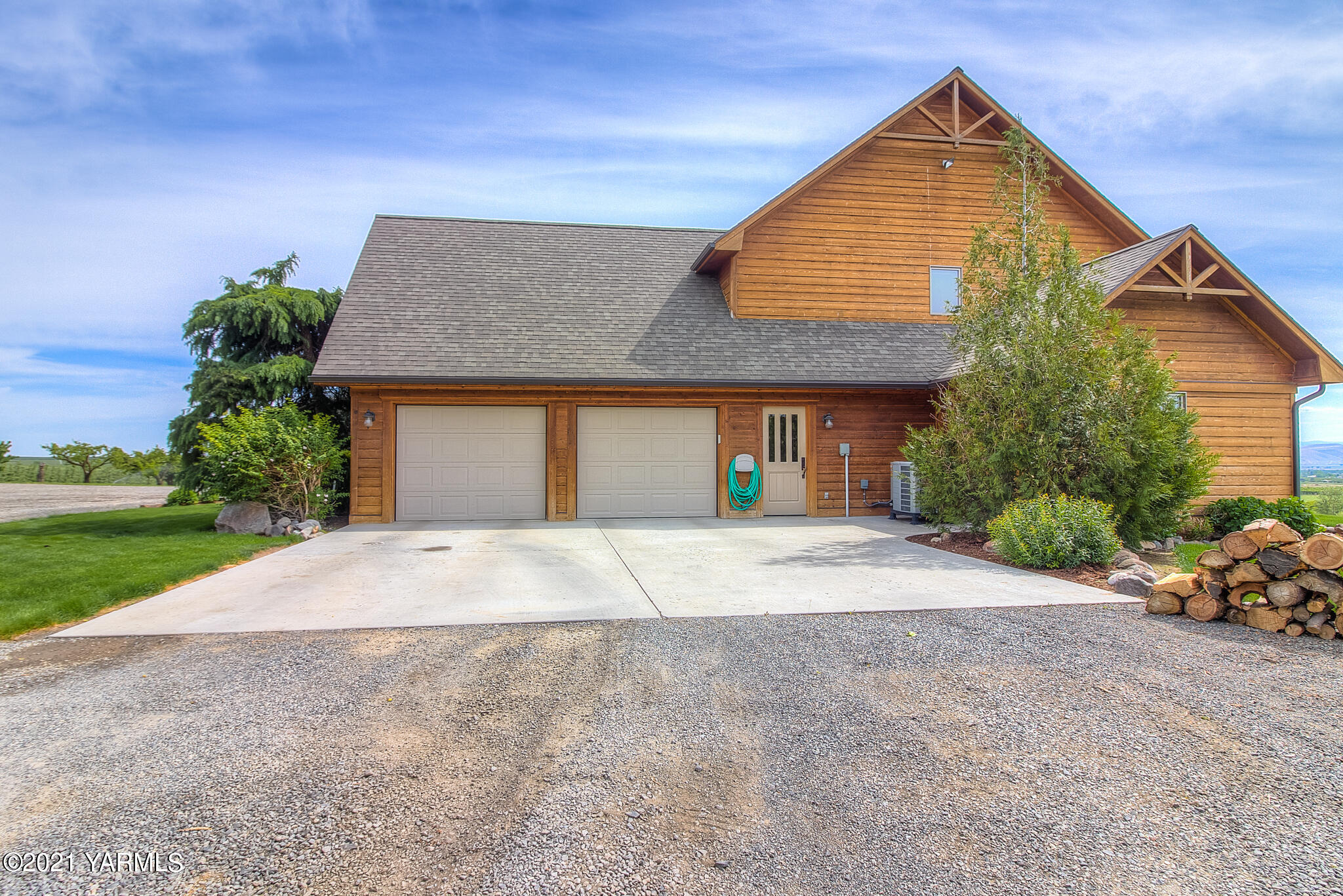 3050 Thacker Road Zillah, WA 98953 - Photo 57 of 64 a front view of a house with a yard and garage