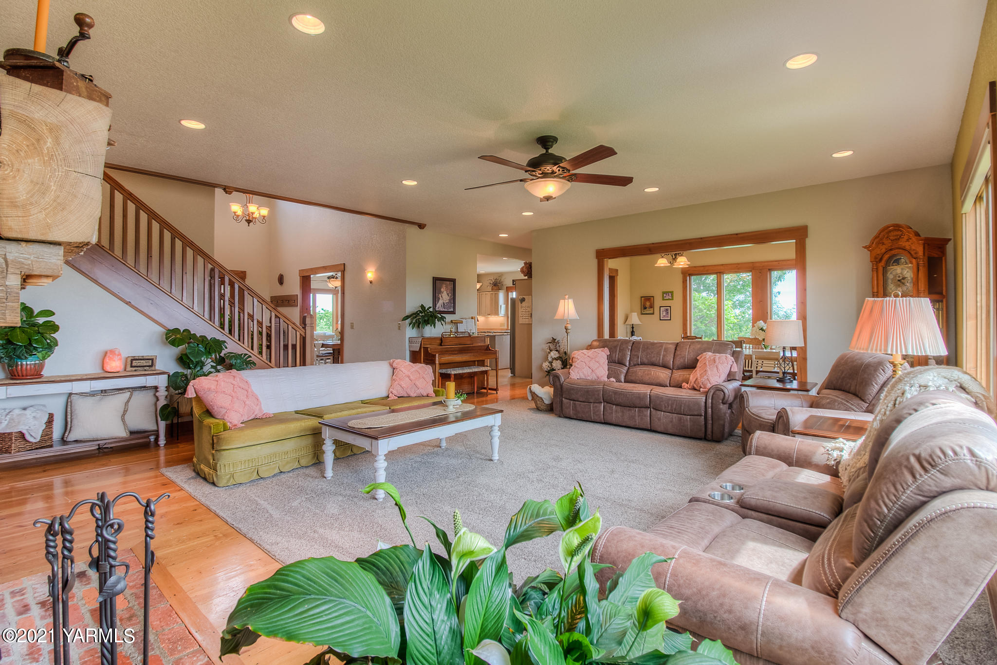 3050 Thacker Road Zillah, WA 98953 - Photo 7 of 64 a living room with furniture kitchen view and a chandelier