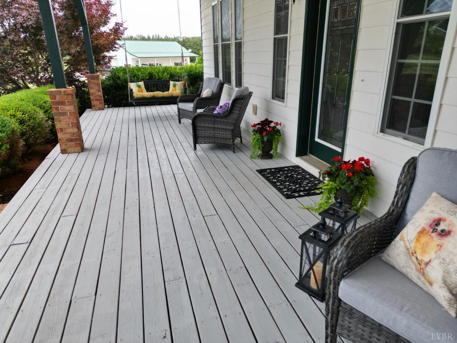 566 White Tail Road Concord, VA 24538 - Photo 9 of 25 a view of balcony with furniture