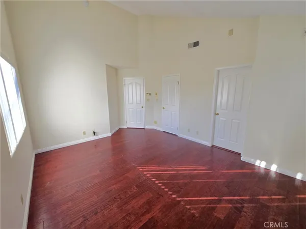 a view of empty room with window