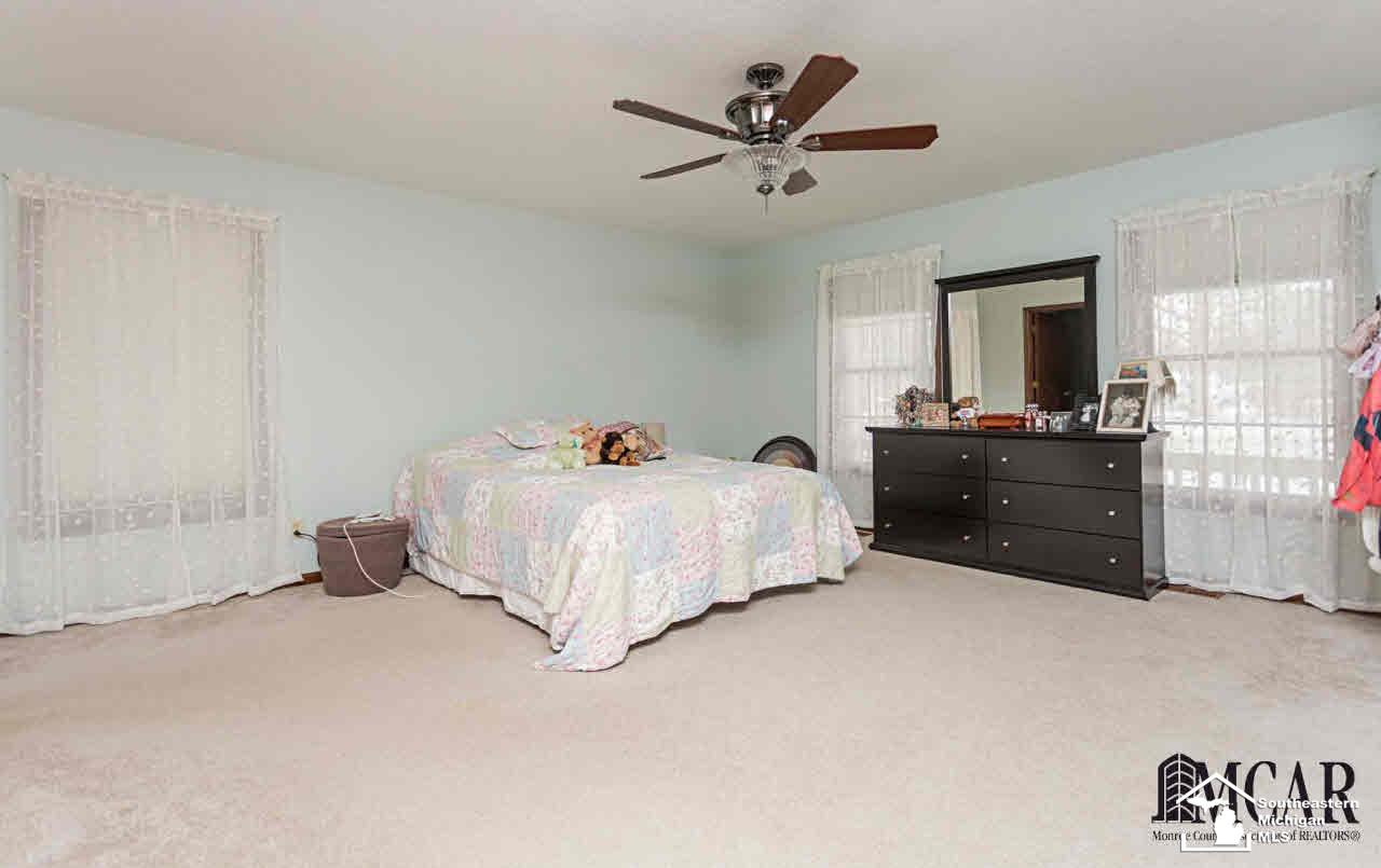 4273 Smith Road Lambertville, MI 48144 - Photo 5 of 21 21251076-4.JPG