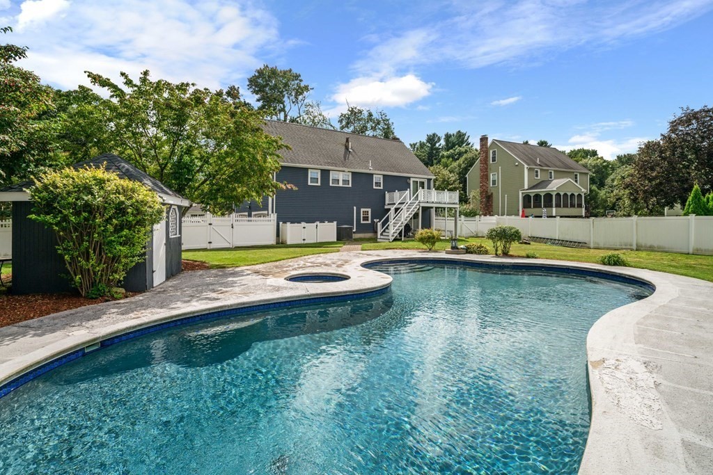 15 Independence Road Bedford, MA 01730 - Photo 4 of 40 Gallery Image 4