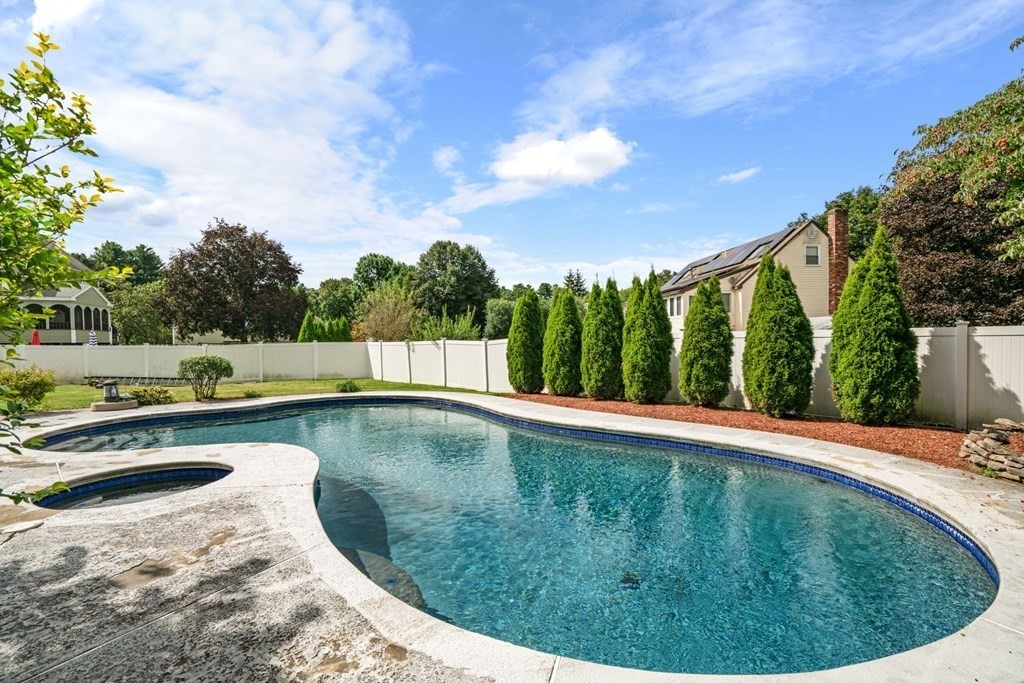 15 Independence Road Bedford, MA 01730 - Photo 5 of 40 Gallery Image 5