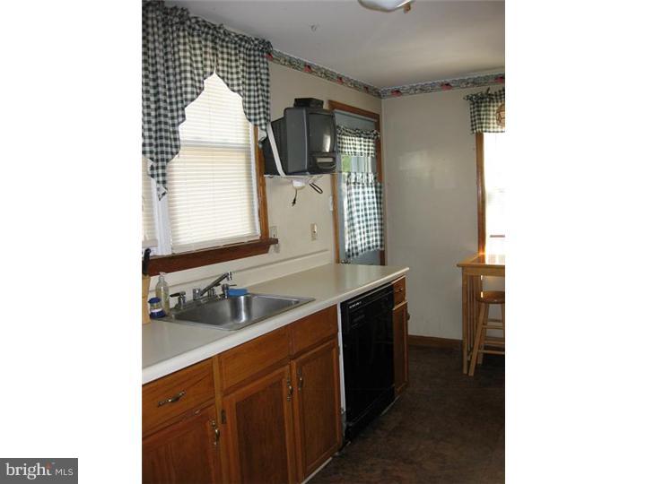 138 Manor Road Hatboro, PA 19040 - Photo 6 of 11 Kitchen