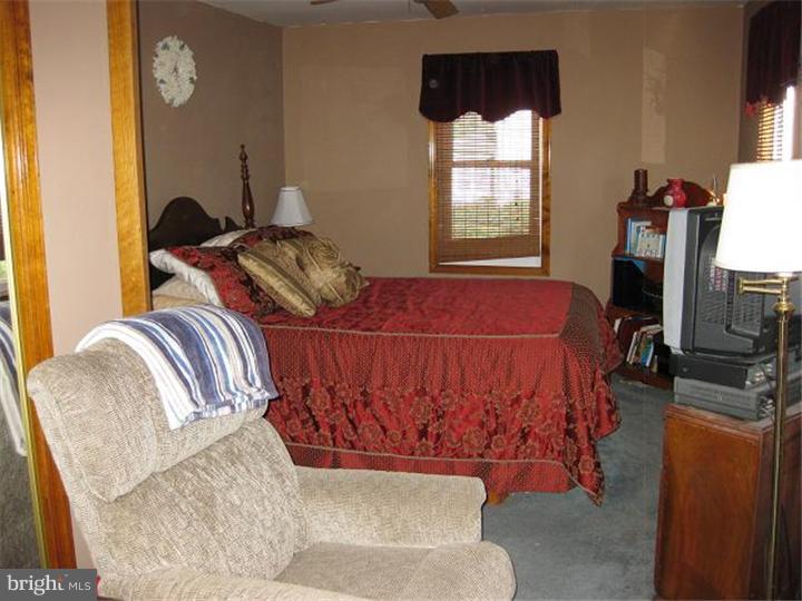 138 Manor Road Hatboro, PA 19040 - Photo 8 of 11 Bedroom - Main