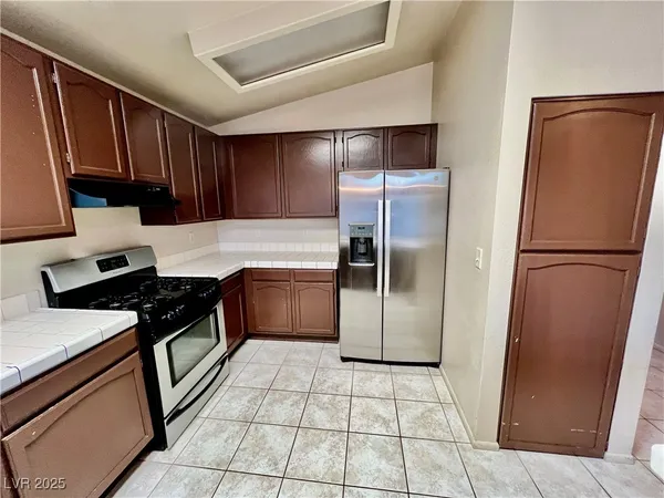 $2,650 | 8420 Airmont Court, Las Vegas, NV 89128