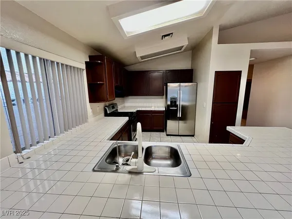 $2,650 | 8420 Airmont Court, Las Vegas, NV 89128